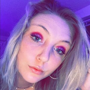 Meet your Posher, Claire